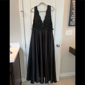 JJs House size 18 formal black gown